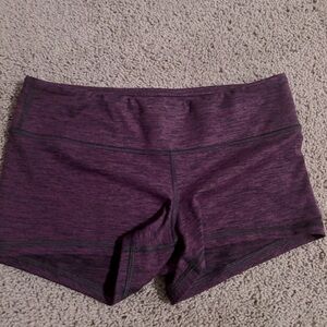 Fleo, shorts, size medium.